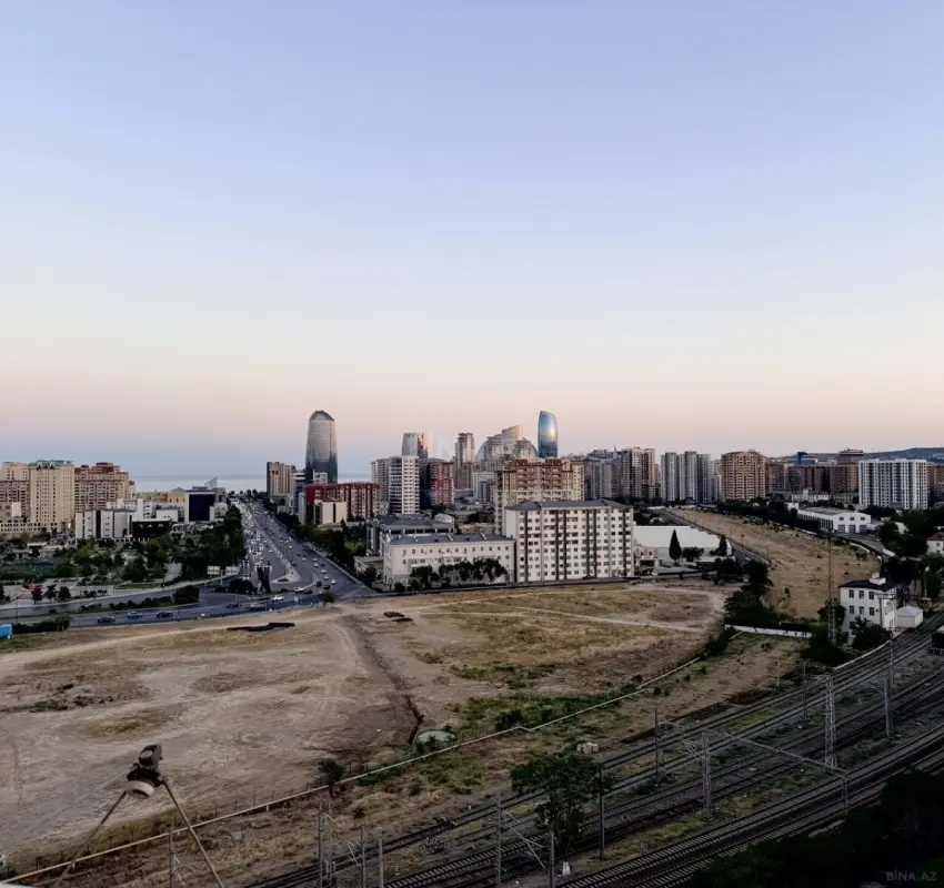 Satılır 2 otaqlı mənzil 83 m²