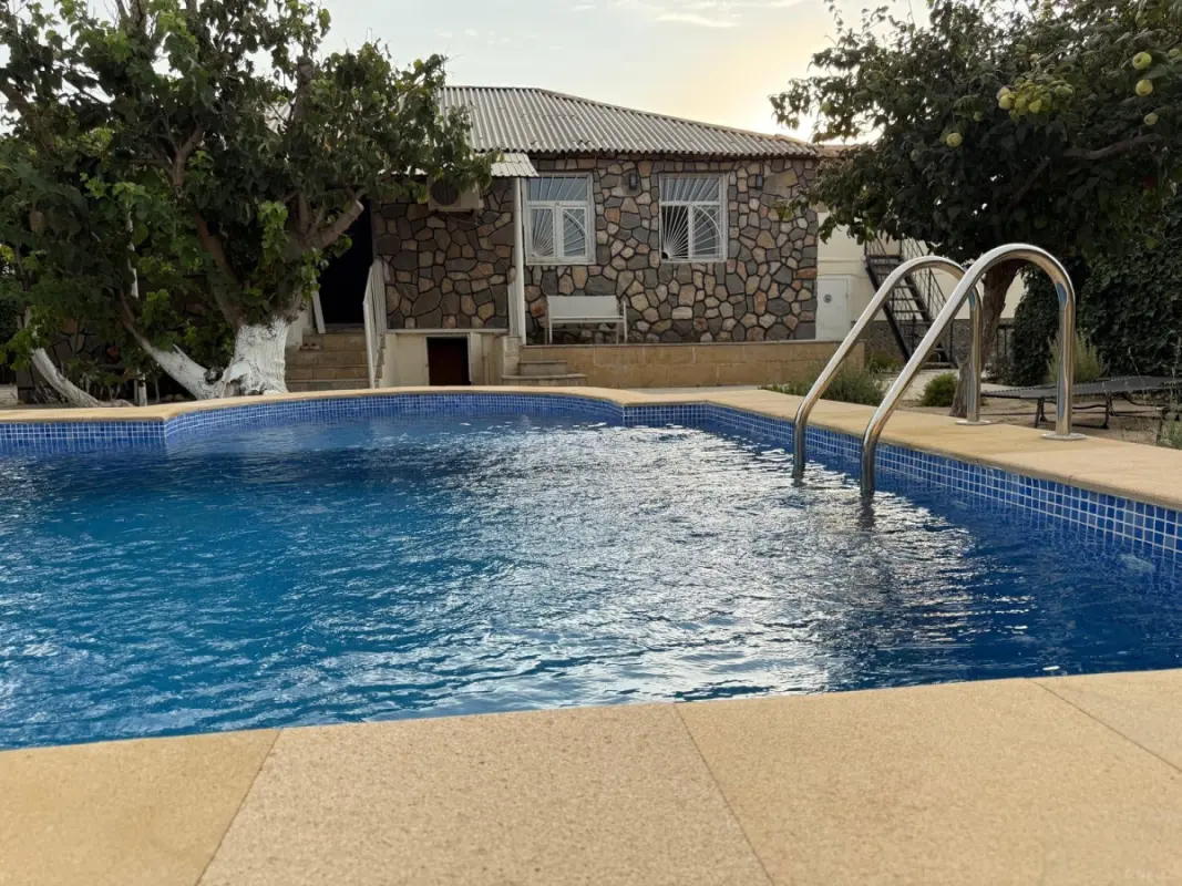 Satılır 3 otaqlı həyət evi 100 m²