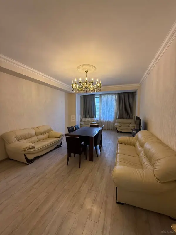 Satılır 4 otaqlı mənzil 190 m²