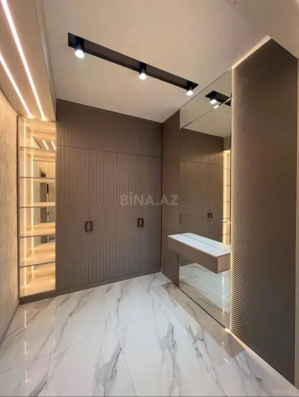 Satılır 3 otaqlı mənzil 136 m²