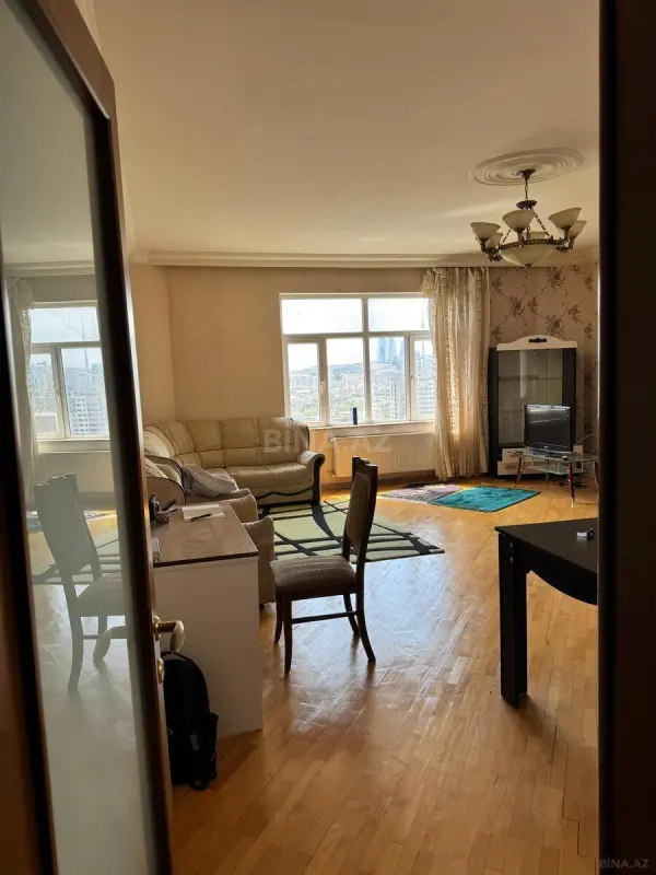 Satılır 3 otaqlı mənzil 140 m²
