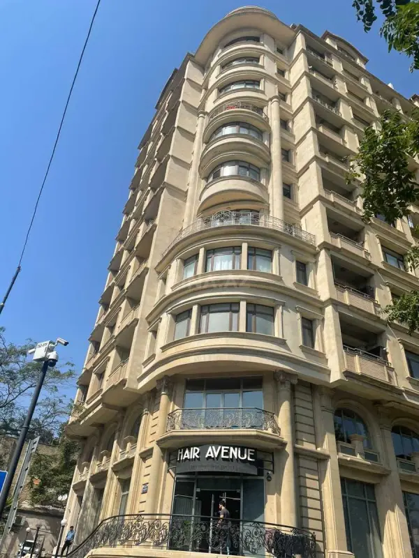 Satılır 3 otaqlı mənzil 160 m²
