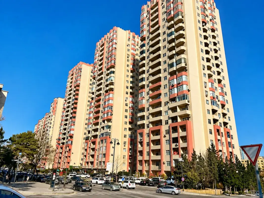 Satılır 2 otaqlı mənzil 100 m²