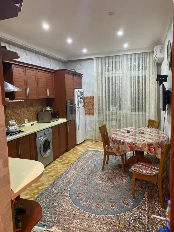 Satılır 3 otaqlı mənzil 145 m²