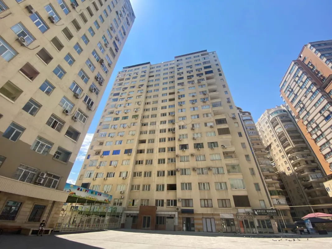 Satılır 3 otaqlı mənzil 150 m²
