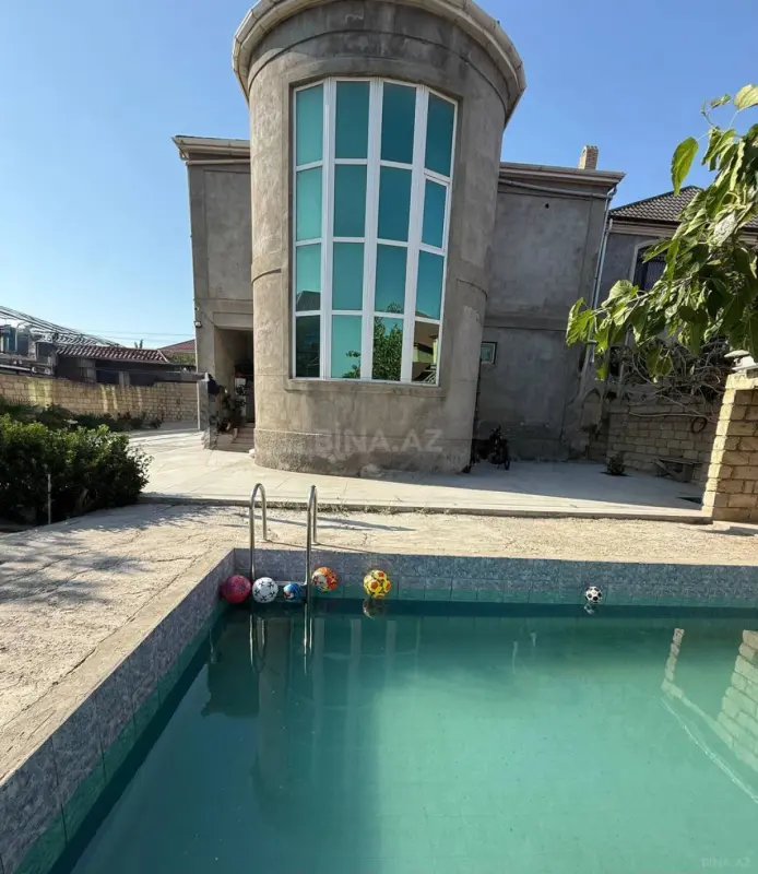 Satılır 7 otaqlı həyət evi 200 m²