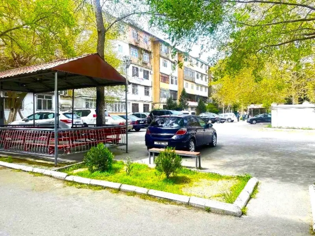 Satılır 4 otaqlı mənzil 100 m²