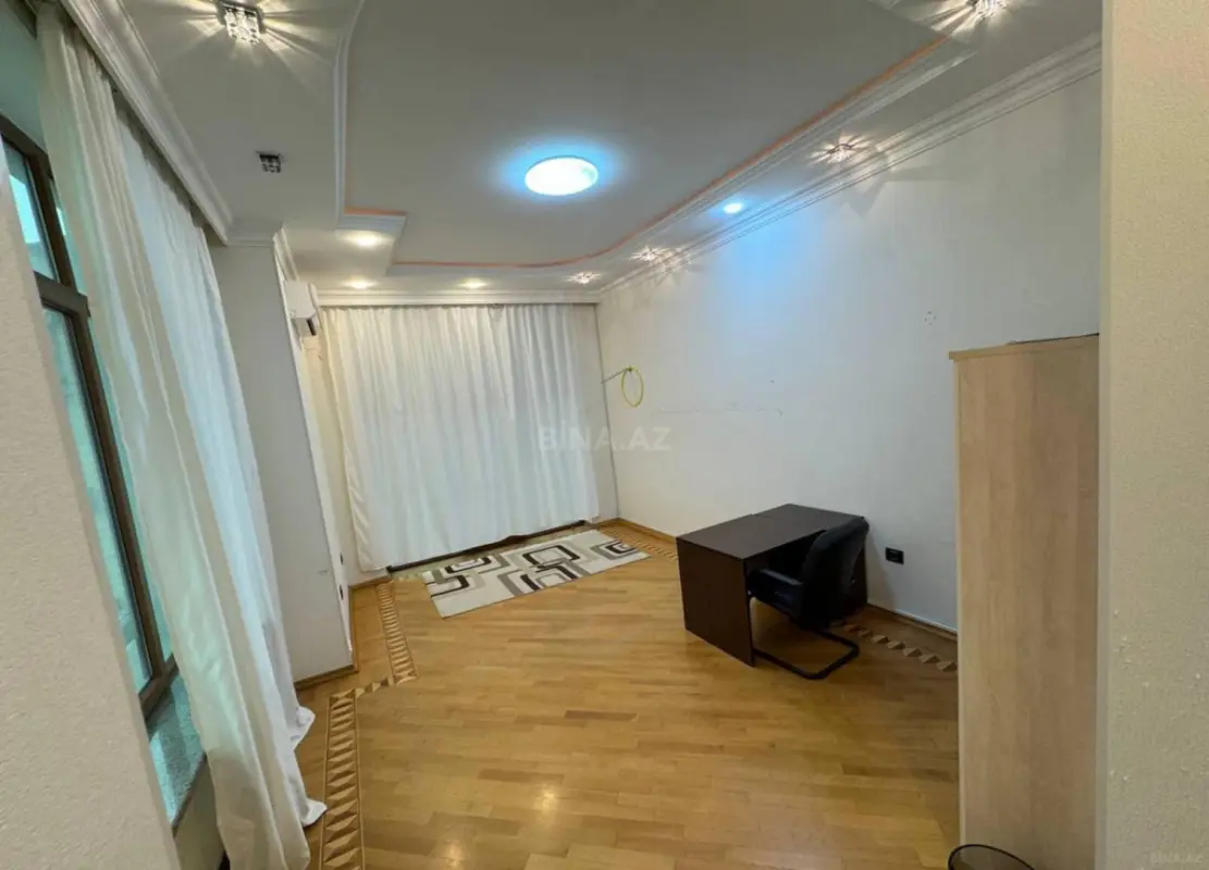 Kirayə verilir 14 otaqlı həyət evi 1000 m²