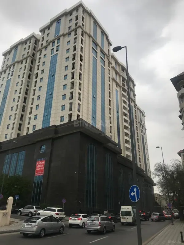 Satılır 4 otaqlı mənzil 204 m²