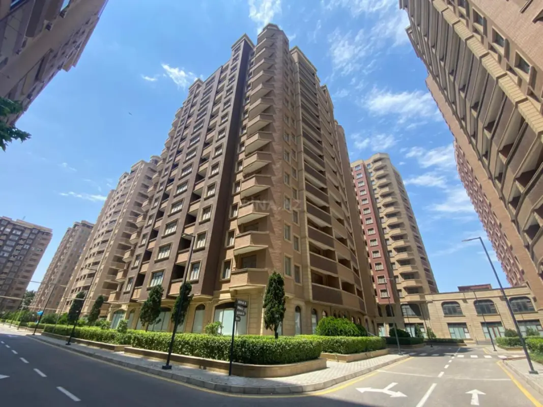 Satılır 3 otaqlı mənzil 108 m²