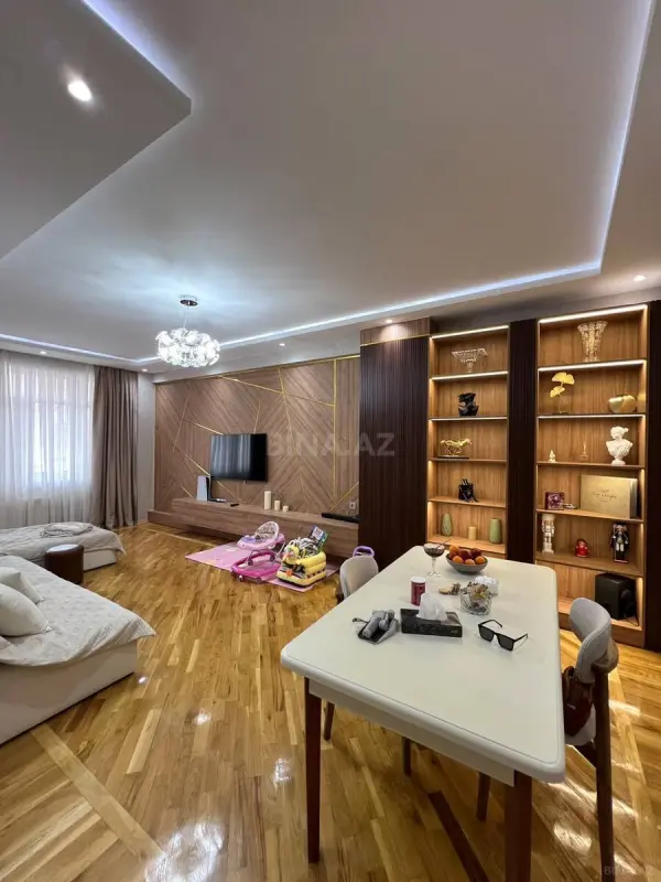 Satılır 3 otaqlı mənzil 136 m²