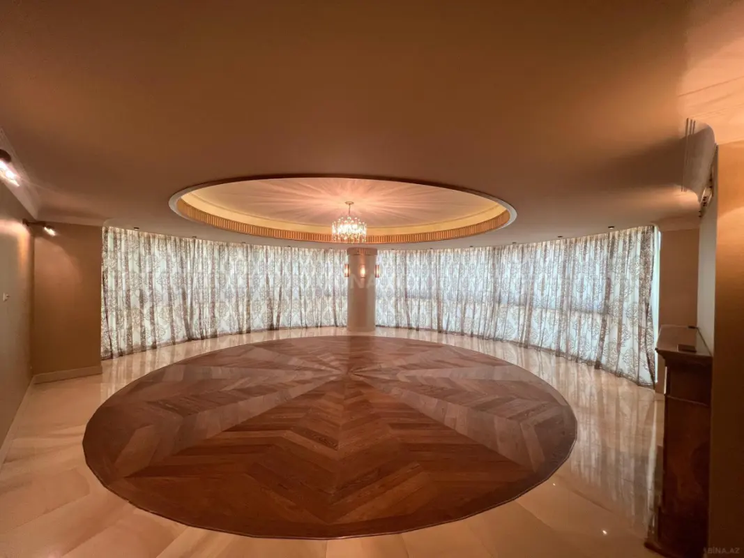 Satılır 8 otaqlı mənzil 450 m²