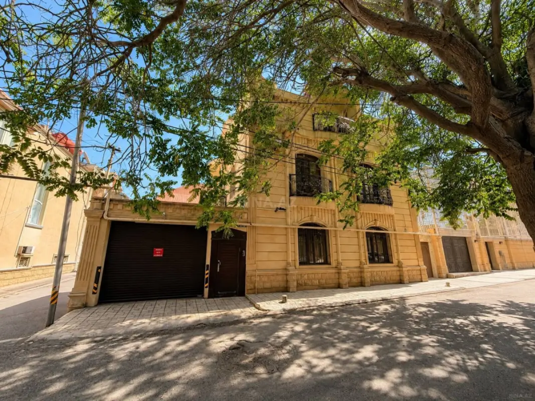 Satılır 6 otaqlı həyət evi 450 m²