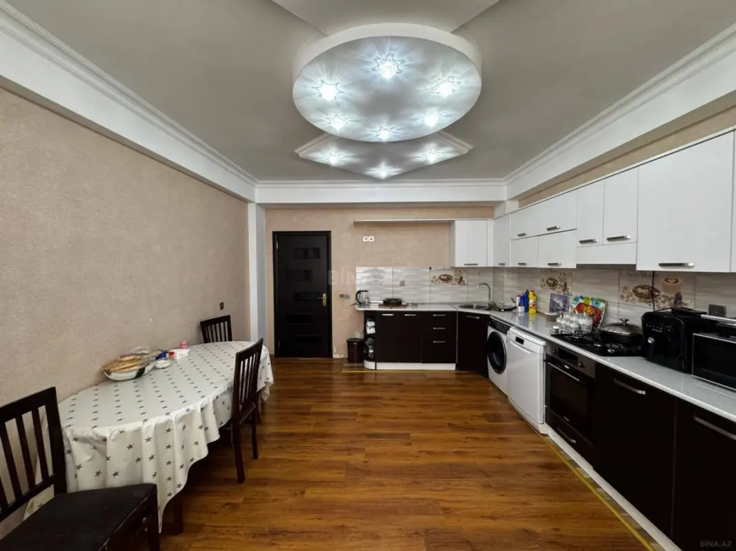 Satılır 3 otaqlı mənzil 114 m²
