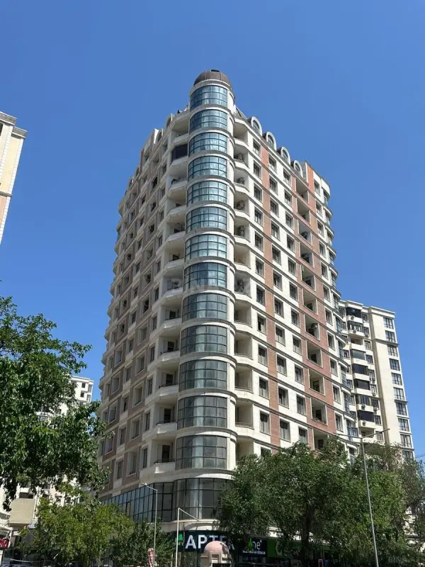 Satılır 4 otaqlı mənzil 170 m²