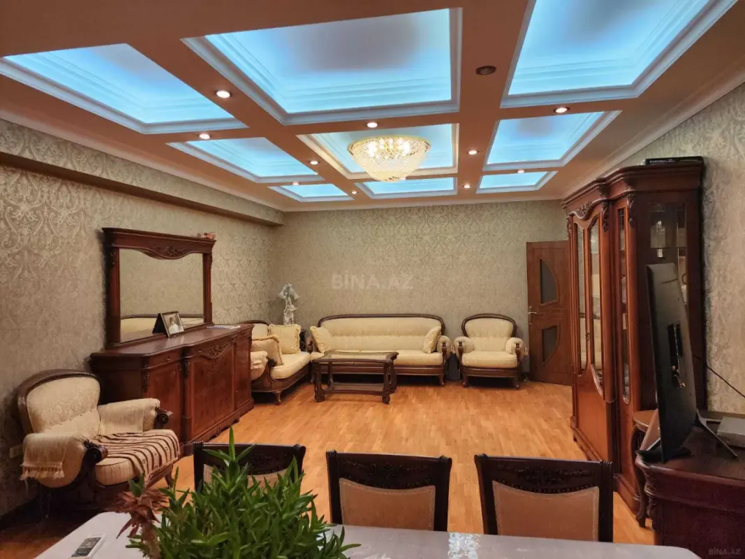 Satılır 5 otaqlı mənzil 210 m²
