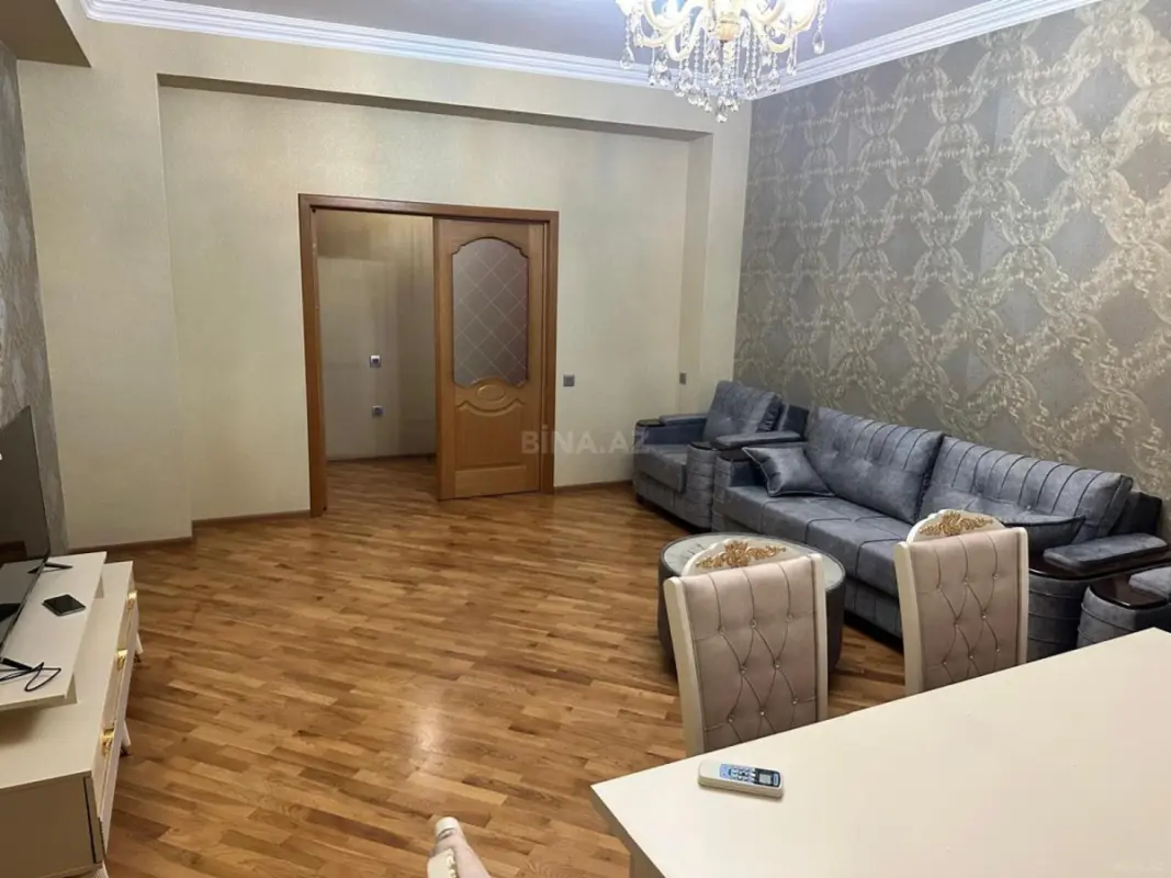 Kirayə verilir 3 otaqlı mənzil 140 m²