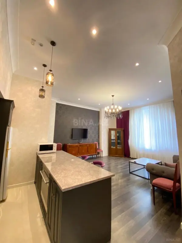 Kirayə verilir 2 otaqlı mənzil 90 m²