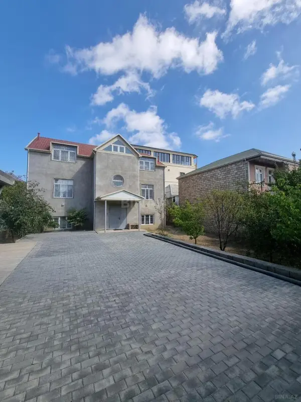 Satılır 5 otaqlı həyət evi 290 m²