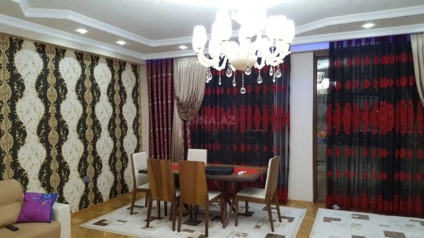 Kirayə verilir 2 otaqlı mənzil 105 m²