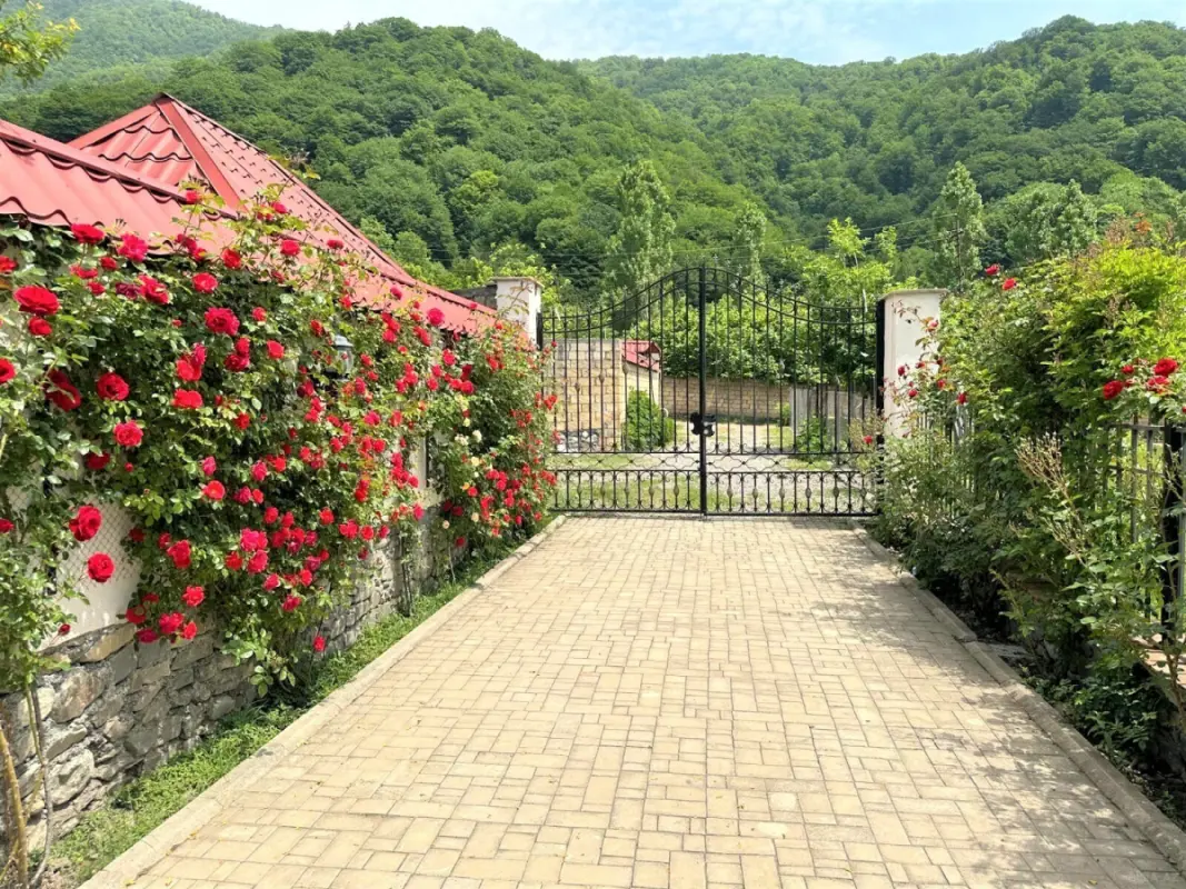 Satılır 5 otaqlı həyət evi 460 m²