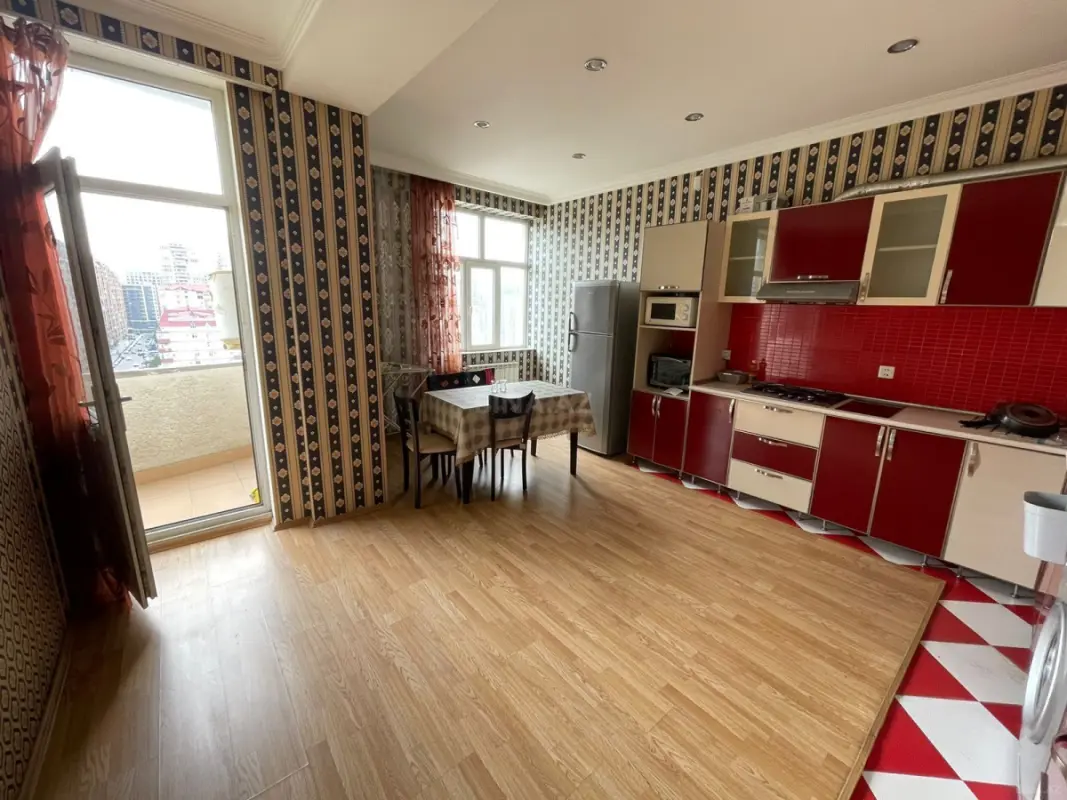 Kirayə verilir 2 otaqlı mənzil 95 m²