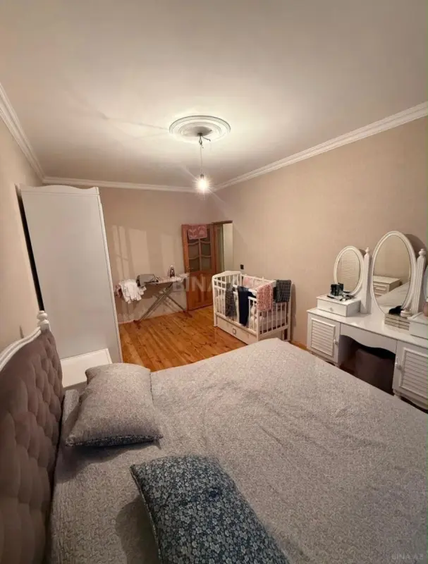 Satılır 5 otaqlı mənzil 120 m²