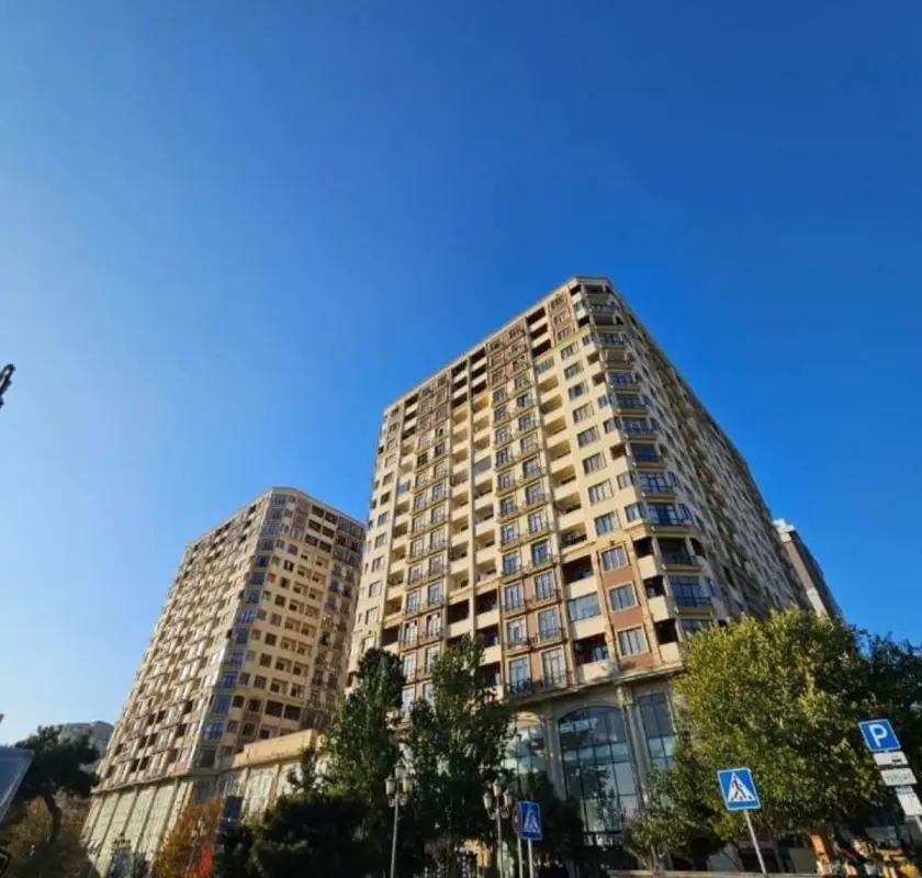 Satılır 4 otaqlı mənzil 164 m²