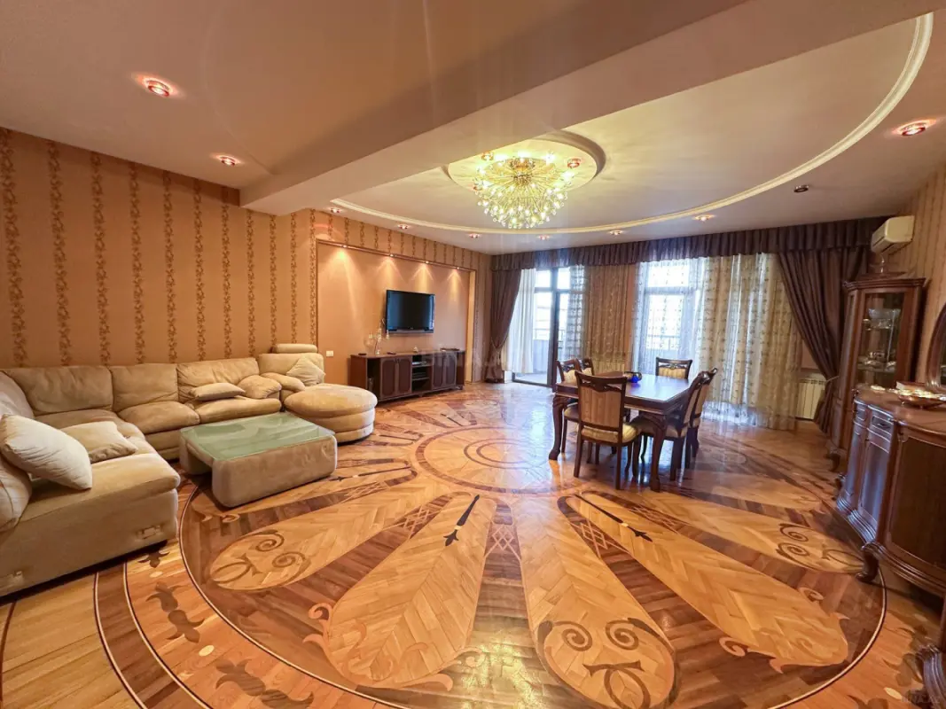 Satılır 3 otaqlı mənzil 175 m²
