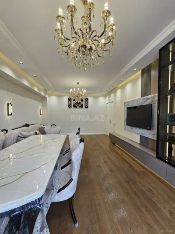 Satılır 4 otaqlı mənzil 128 m²