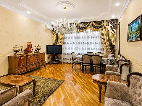 Satılır 3 otaqlı mənzil 125 m² — Bakı, 8-ci mikrorayon 3 otaq 125.00 m²