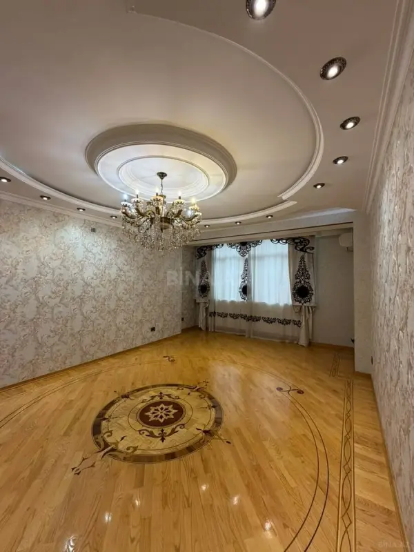 Satılır 4 otaqlı mənzil 172 m²