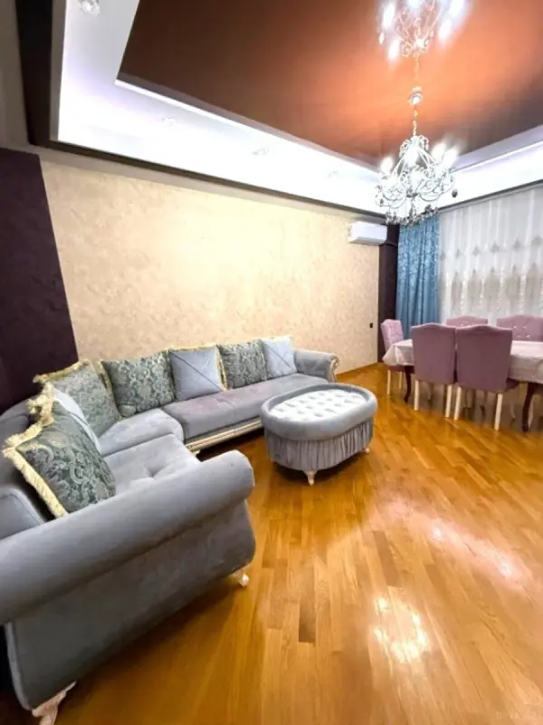 Kirayə verilir 2 otaqlı mənzil 115 m²
