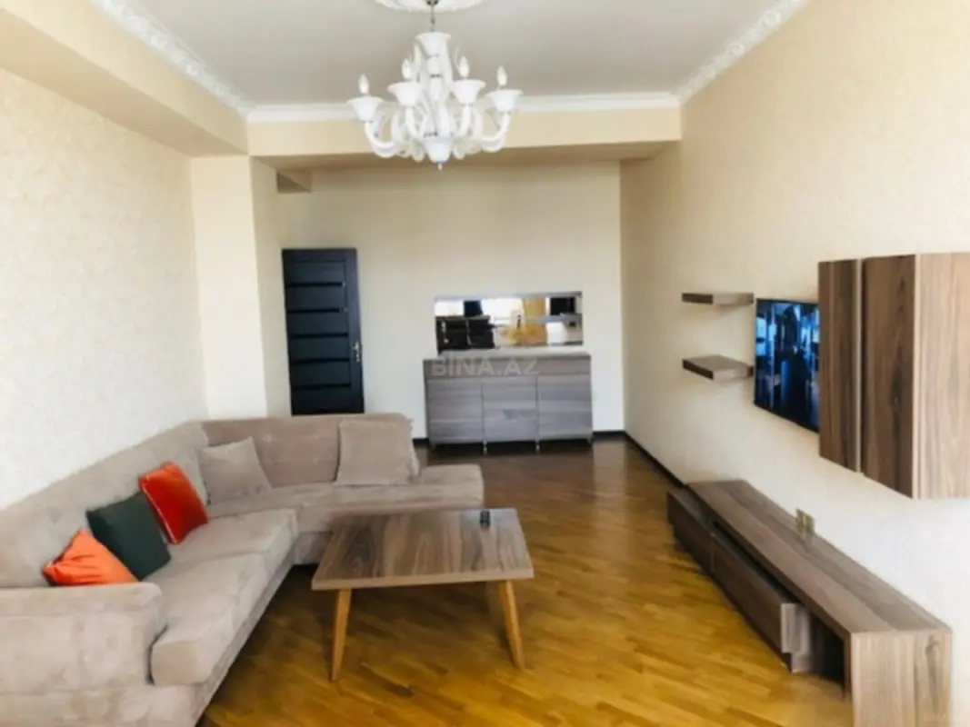 Kirayə verilir 2 otaqlı mənzil 110 m²