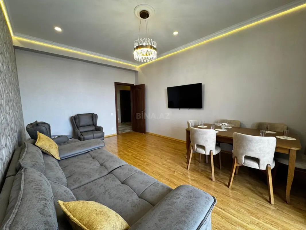 Kirayə verilir 2 otaqlı mənzil 82 m²
