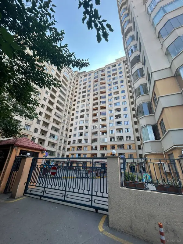 Satılır 4 otaqlı mənzil 135 m²