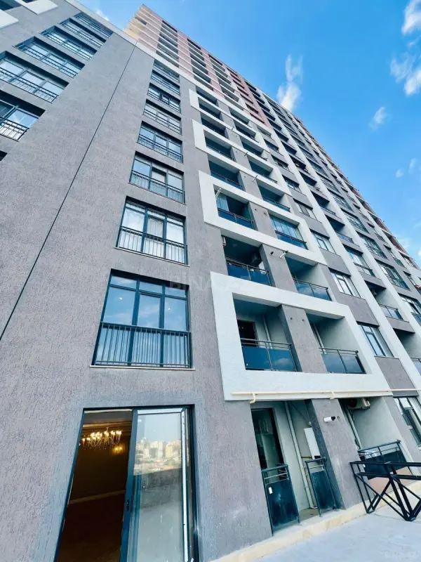 Satılır 4 otaqlı mənzil 275 m²
