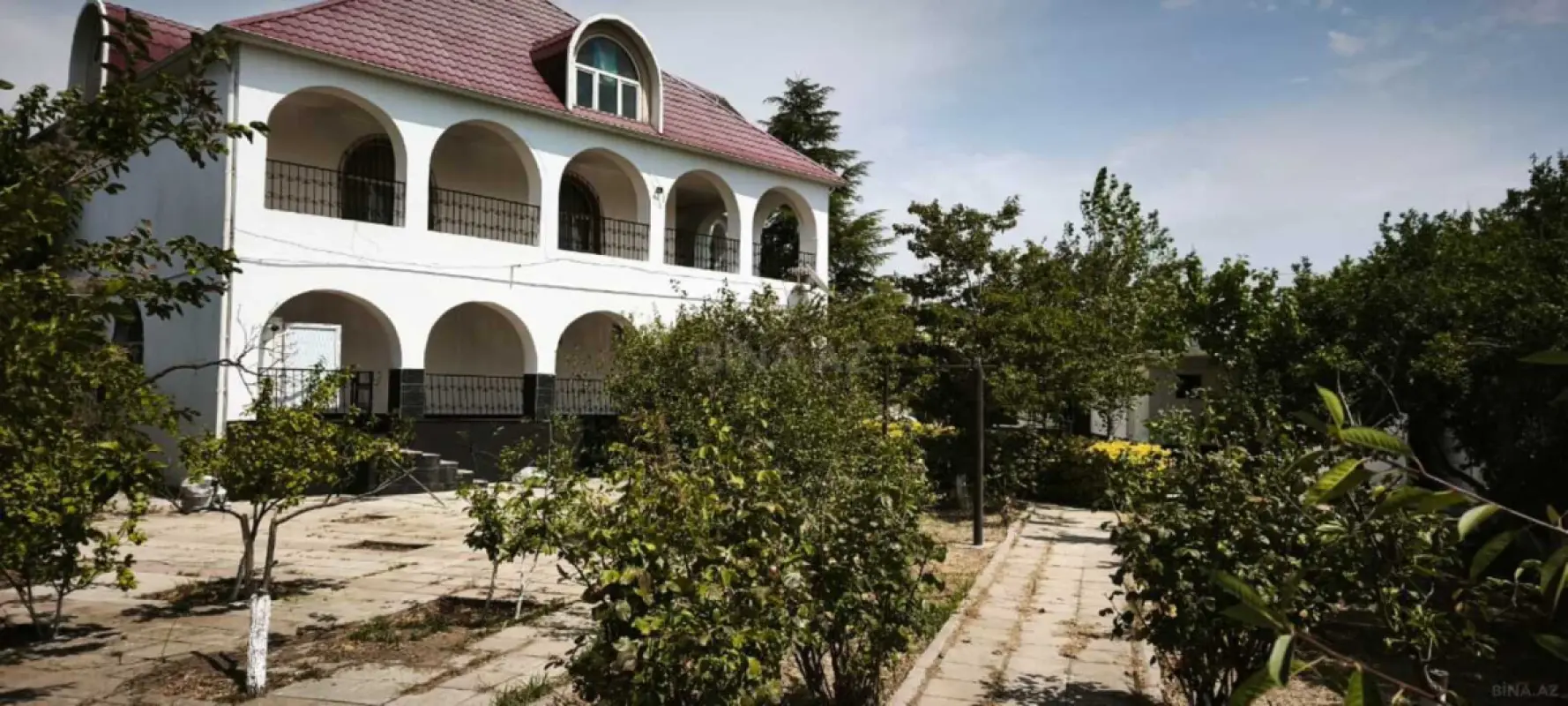 Satılır 6 otaqlı həyət evi 330 m²