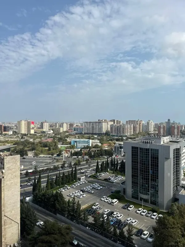 Satılır 4 otaqlı mənzil 180 m²