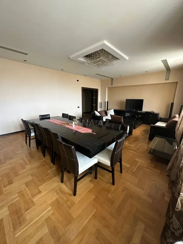 Satılır 3 otaqlı mənzil 170 m²