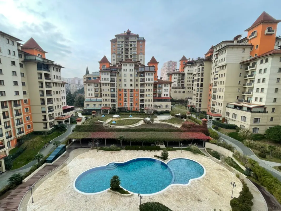 Kirayə verilir 5 otaqlı mənzil 300 m²