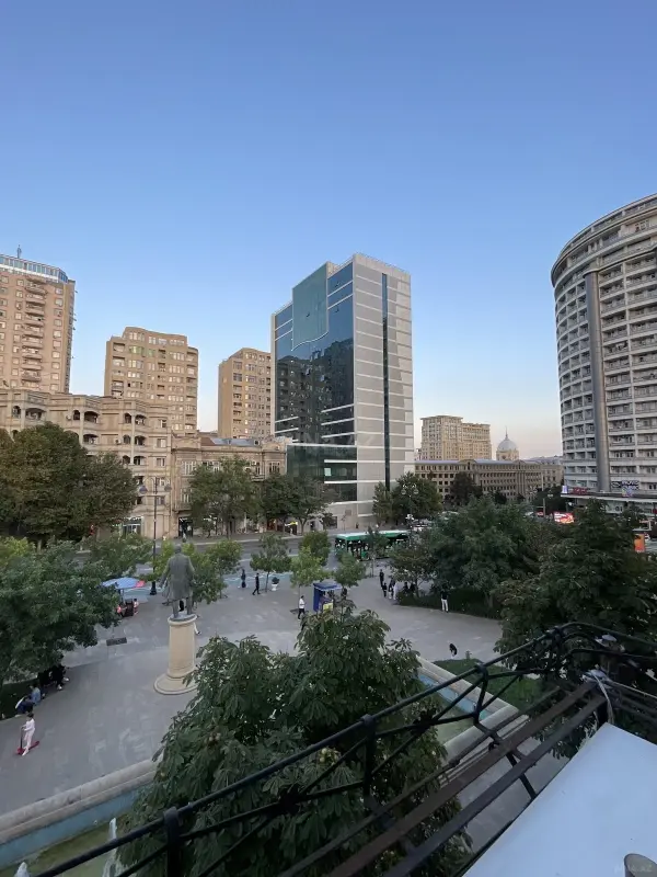 Kirayə verilir 3 otaqlı mənzil 150 m²