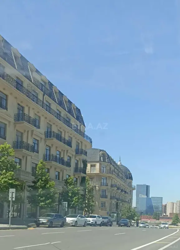 Satılır 4 otaqlı mənzil 160 m²