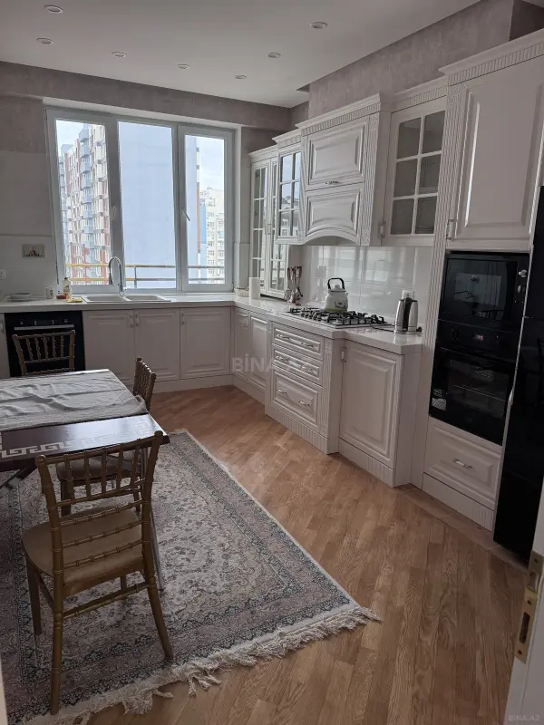 Kirayə verilir 3 otaqlı mənzil 130 m²