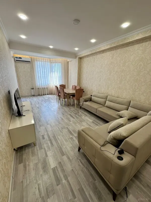 Kirayə verilir 4 otaqlı mənzil 159 m²