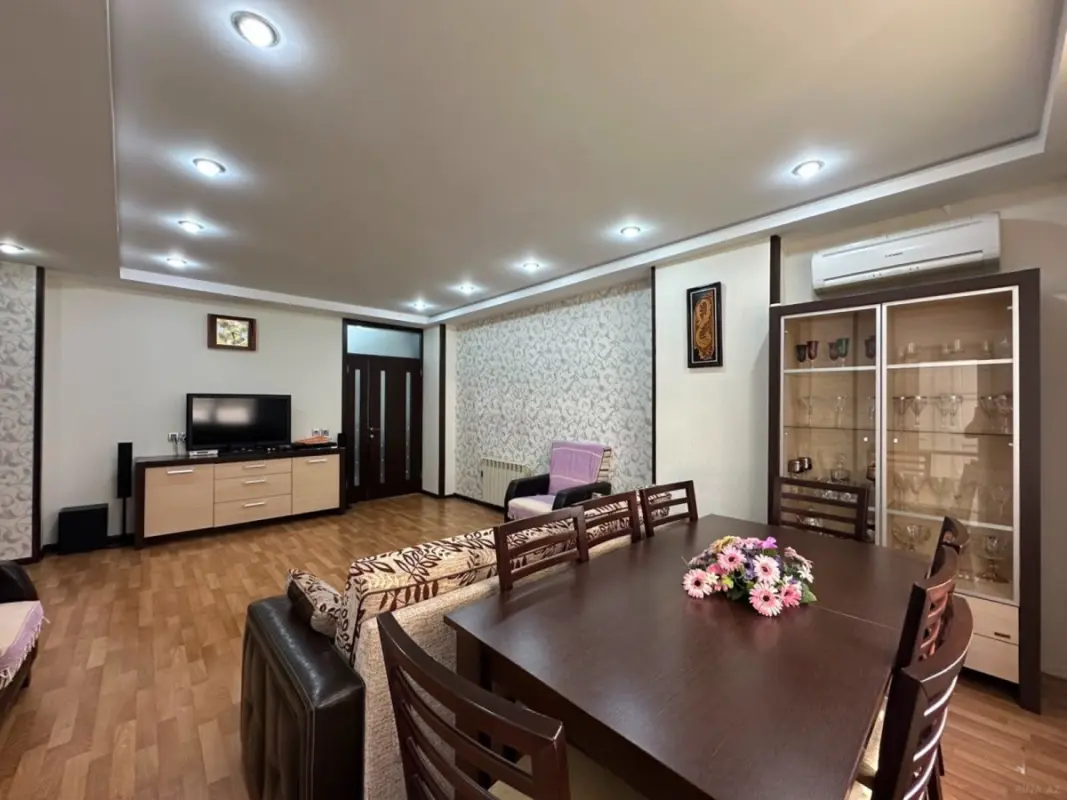 Satılır 3 otaqlı mənzil 110 m²