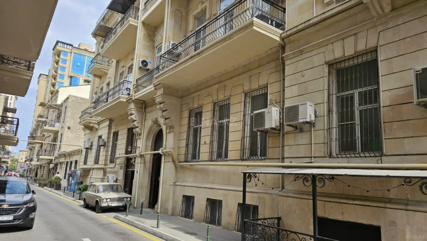 Satılır 3 otaqlı mənzil 125 m²