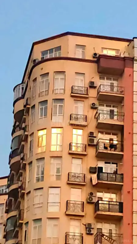 Satılır 2 otaqlı mənzil 74 m²