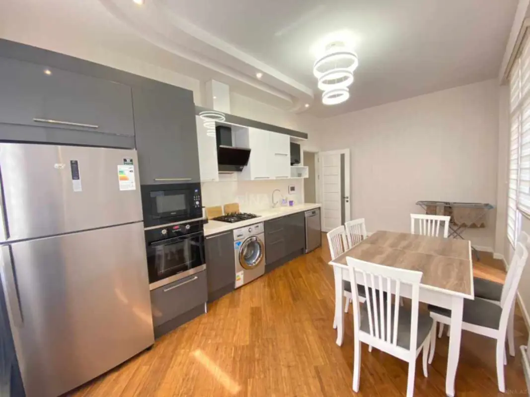 Kirayə verilir 2 otaqlı mənzil 111 m²