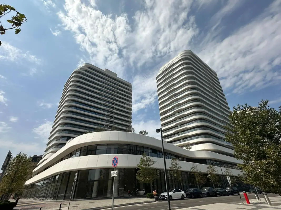 Satılır 4 otaqlı mənzil 224 m²